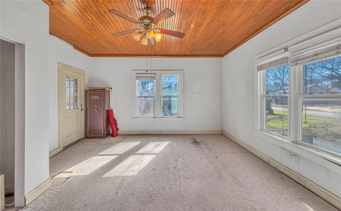 714 W 15th Street , Clifton, TX, 76634 | 227437 | Realty Texas LLC