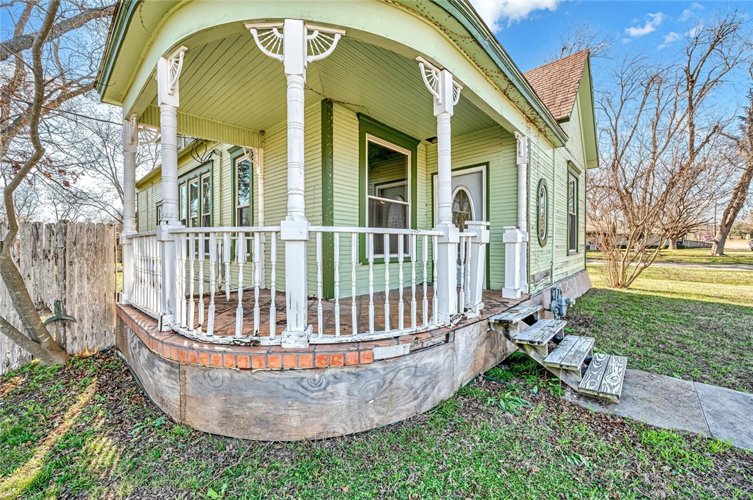 714 W 15th Street , Clifton, TX, 76634 | 227437 | Realty Texas LLC