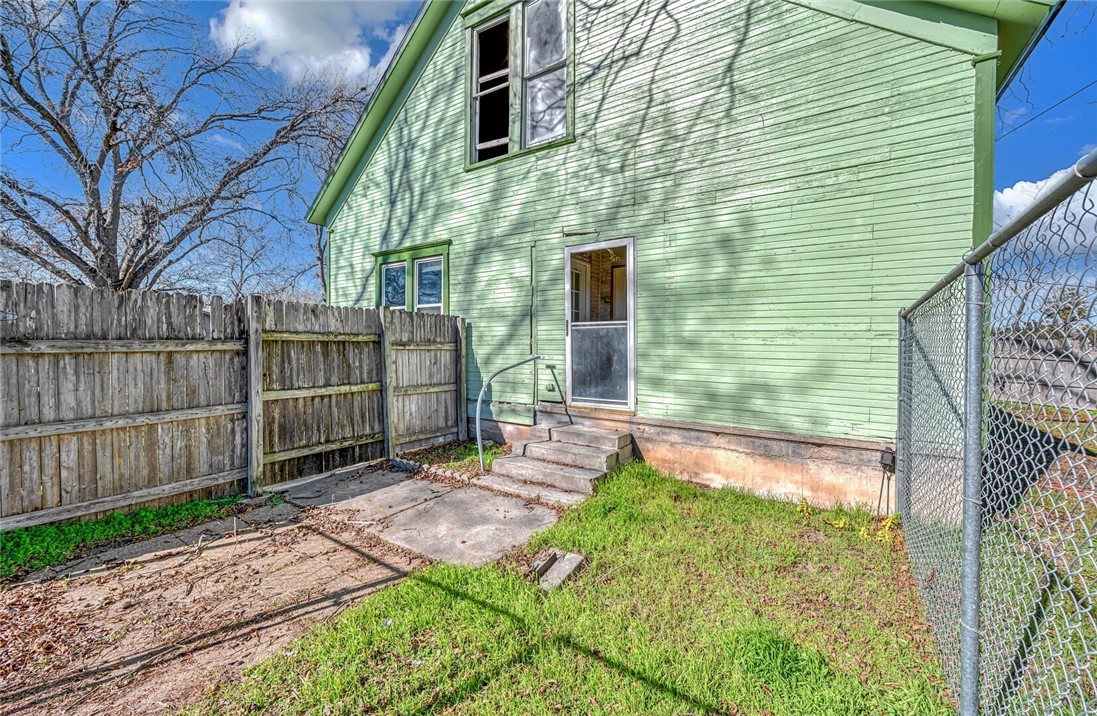714 W 15th Street , Clifton, TX, 76634 | 227437 | Realty Texas LLC