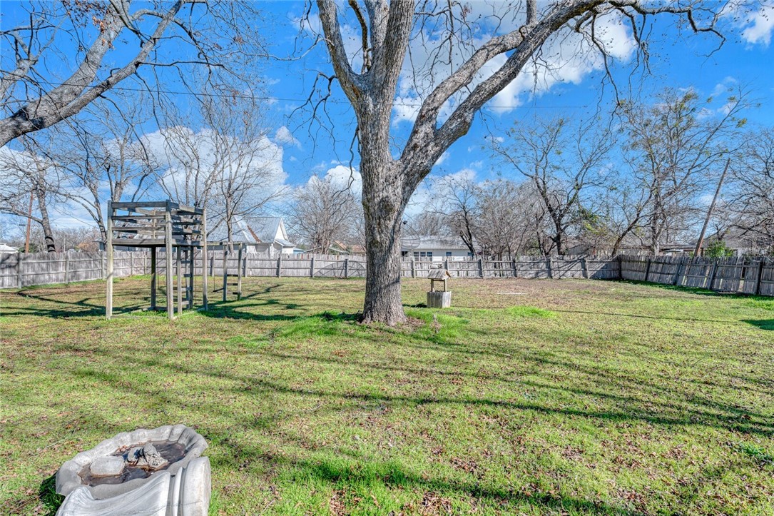 714 W 15th Street , Clifton, TX, 76634 | 227437 | Realty Texas LLC