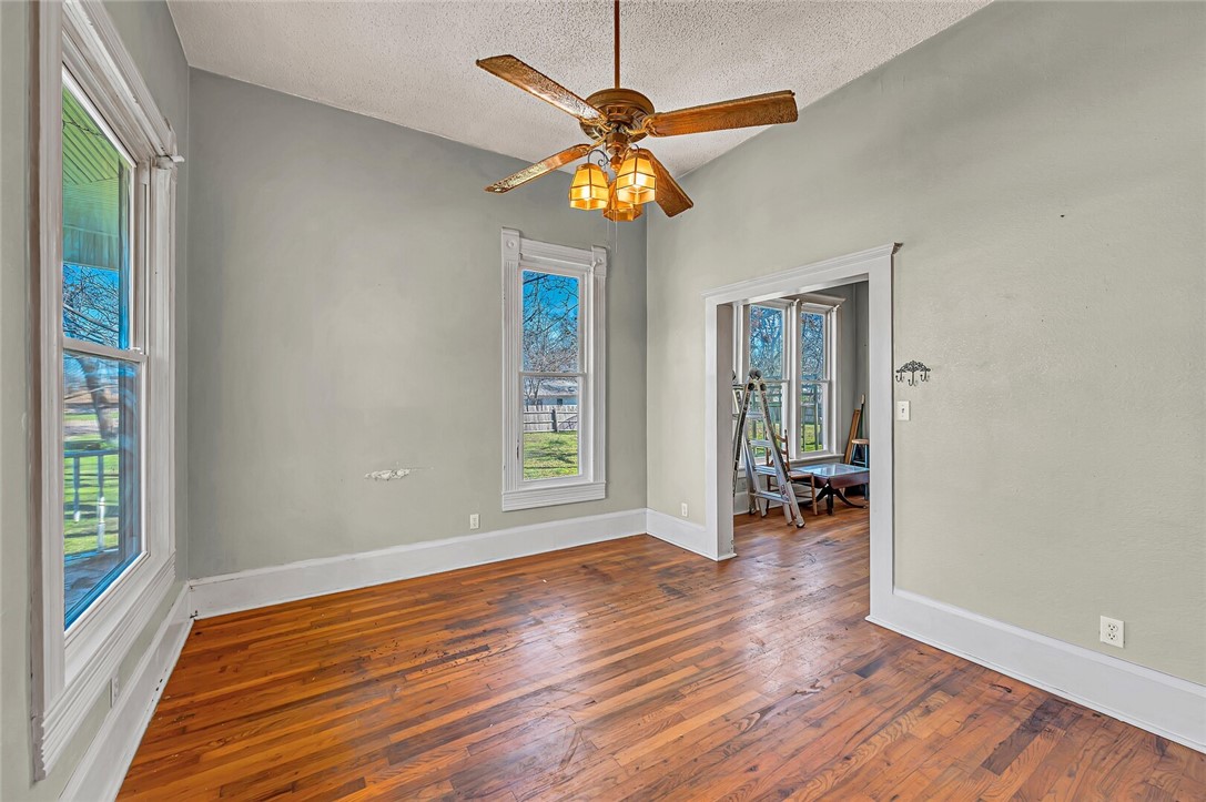 714 W 15th Street , Clifton, TX, 76634 | 227437 | Realty Texas LLC