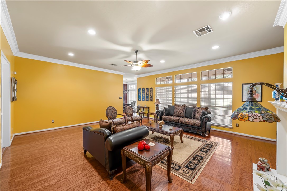 201 Cobblestone Lane , Crawford, TX, 76638 | 227443 | Realty Texas LLC