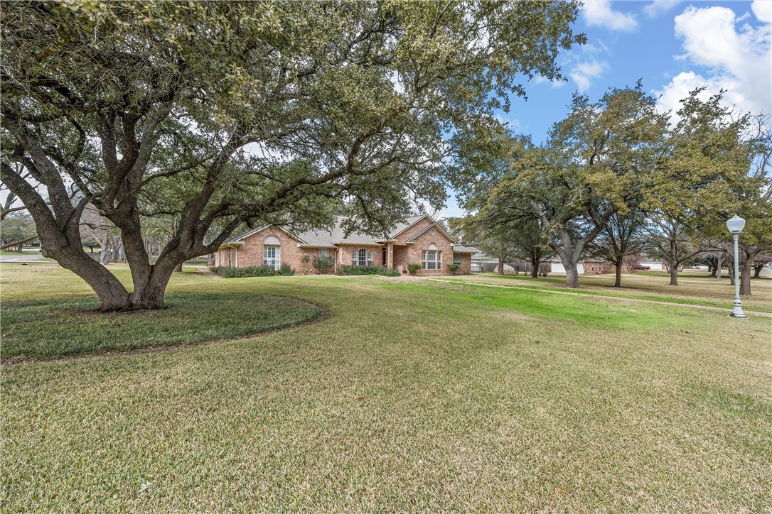 201 Cobblestone Lane , Crawford, TX, 76638 | 227443 | Realty Texas LLC