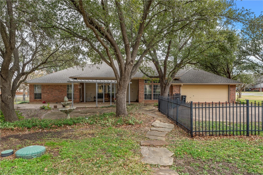 201 Cobblestone Lane , Crawford, TX, 76638 | 227443 | Realty Texas LLC