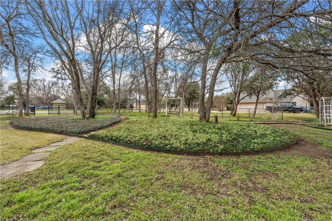 201 Cobblestone Lane , Crawford, TX, 76638 | 227443 | Realty Texas LLC