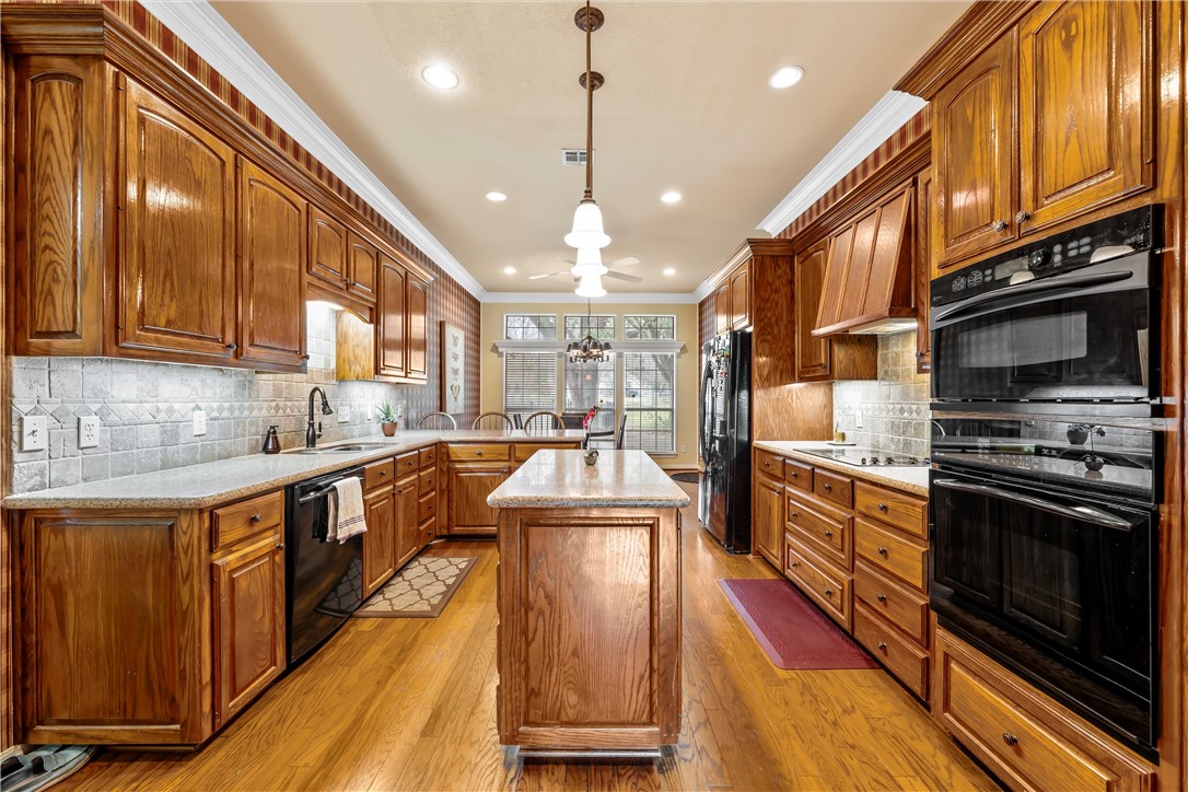 201 Cobblestone Lane , Crawford, TX, 76638 | 227443 | Realty Texas LLC