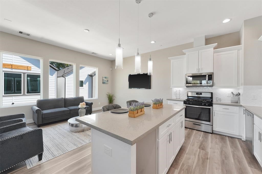 238 Julia Street A , Houston, TX, 77022 | 52745169 | Realty Texas LLC