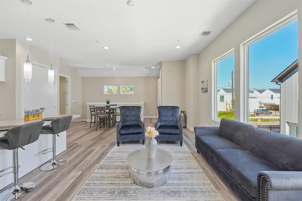 238 Julia Street A , Houston, TX, 77022 | 52745169 | Realty Texas LLC