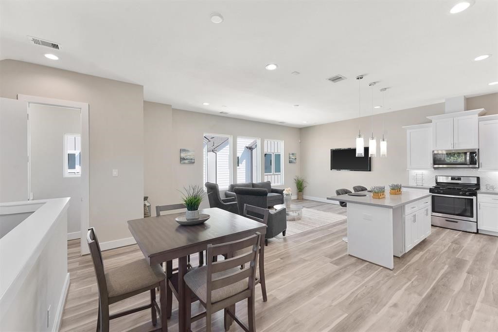 238 Julia Street A , Houston, TX, 77022 | 52745169 | Realty Texas LLC