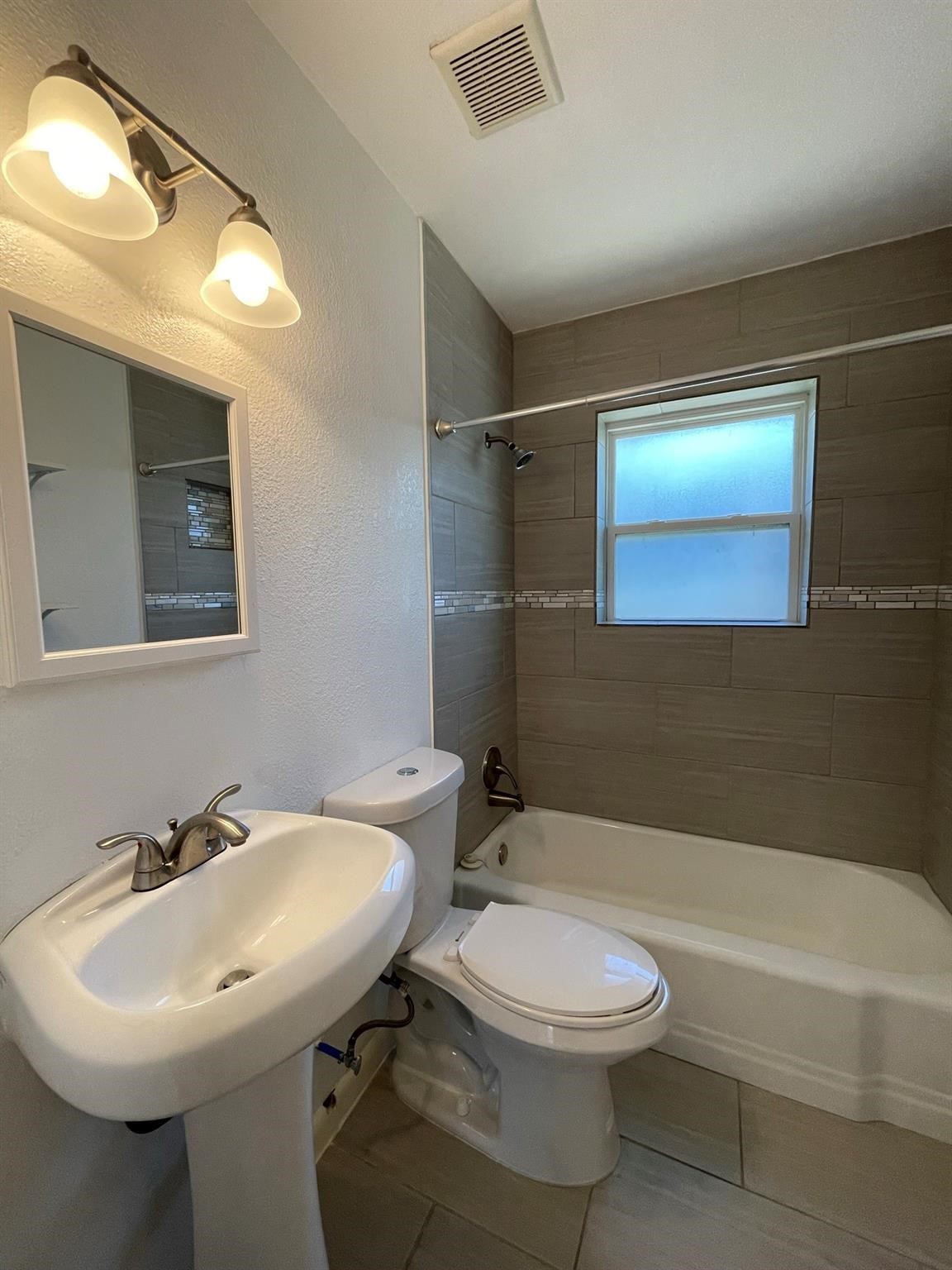 813 1/2 Waverly Street , Houston, TX, 77007 | 36885521 | Realty Texas LLC