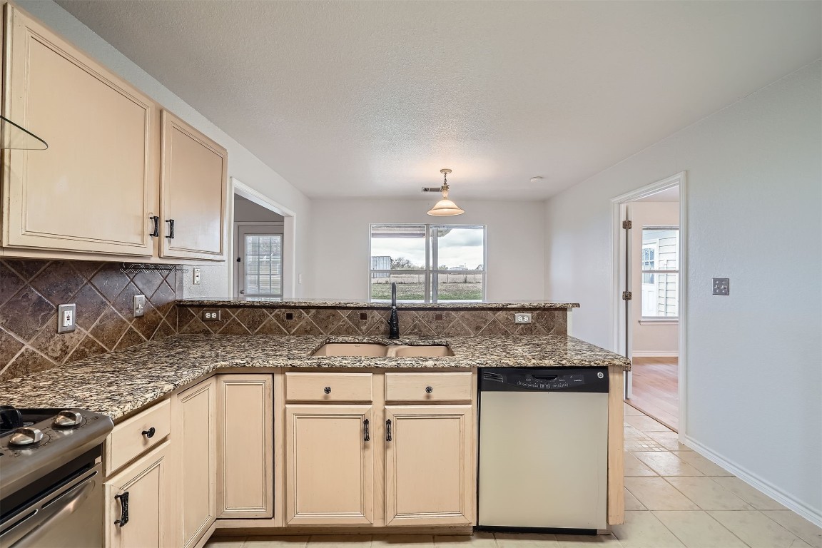 1301 Southwood Hills Drive , Taylor, TX, 76574 | 2174945 | Realty Texas LLC