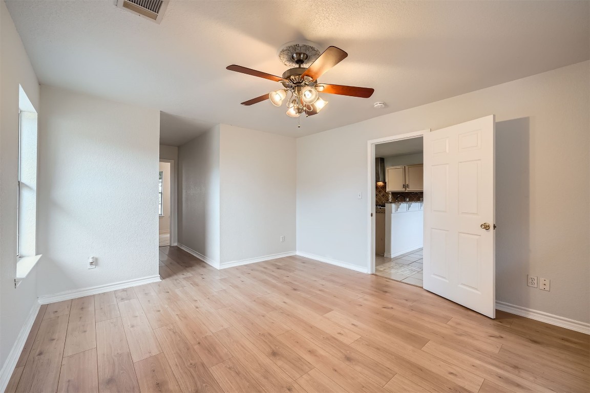 1301 Southwood Hills Drive , Taylor, TX, 76574 | 2174945 | Realty Texas LLC