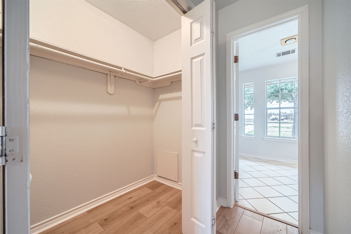 1301 Southwood Hills Drive , Taylor, TX, 76574 | 2174945 | Realty Texas LLC