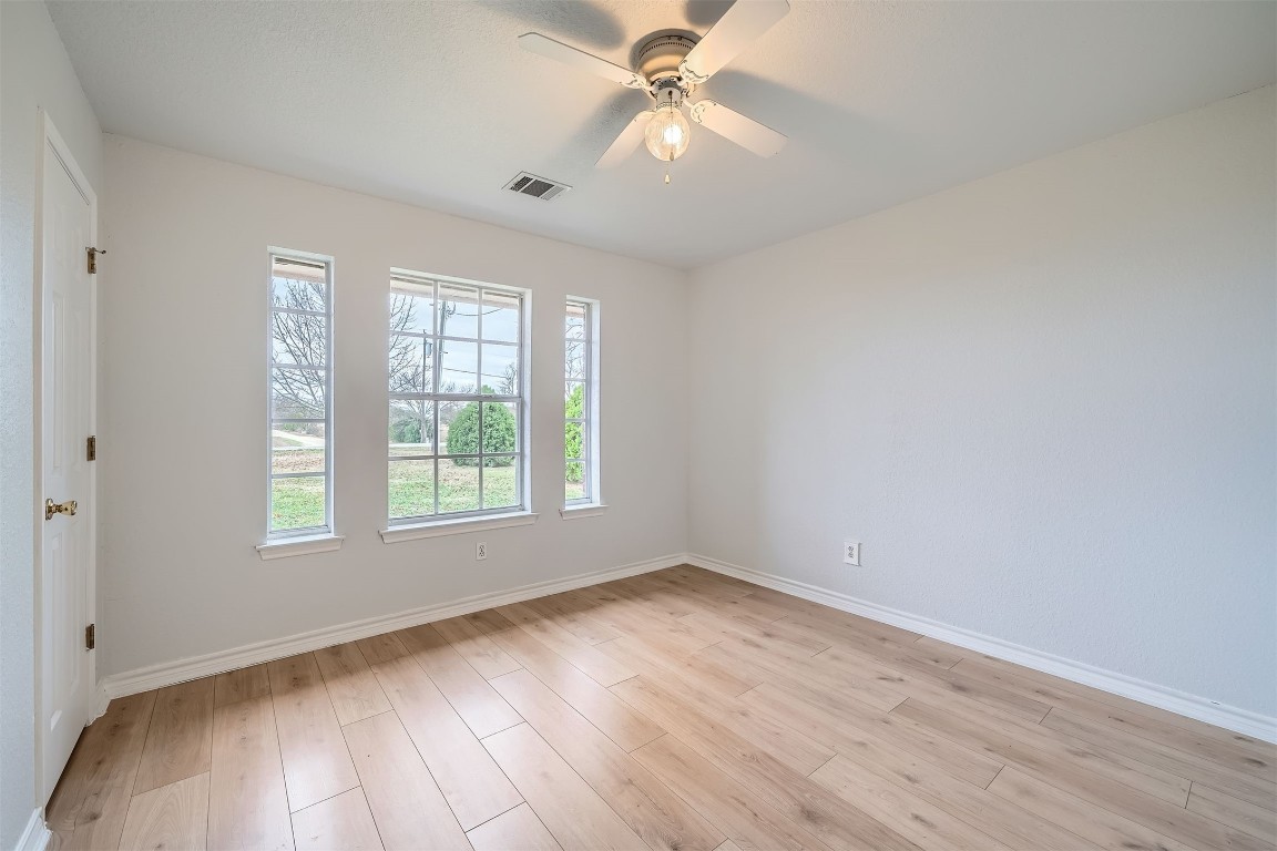 1301 Southwood Hills Drive , Taylor, TX, 76574 | 2174945 | Realty Texas LLC