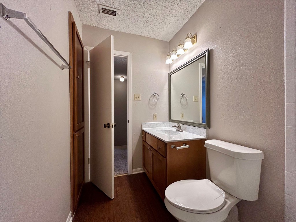 8900 Schick Road B , Austin, TX, 78729 | 3350034 | Realty Texas LLC