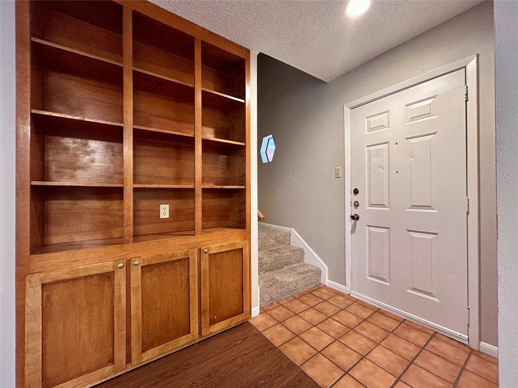 8900 Schick Road B , Austin, TX, 78729 | 3350034 | Realty Texas LLC
