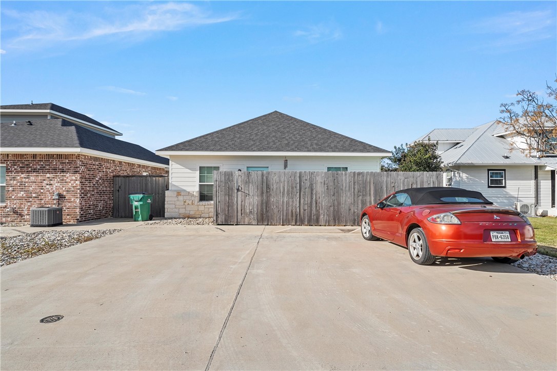 702 S Main Street , McGregor, TX, 76657 | 227544 | Realty Texas LLC