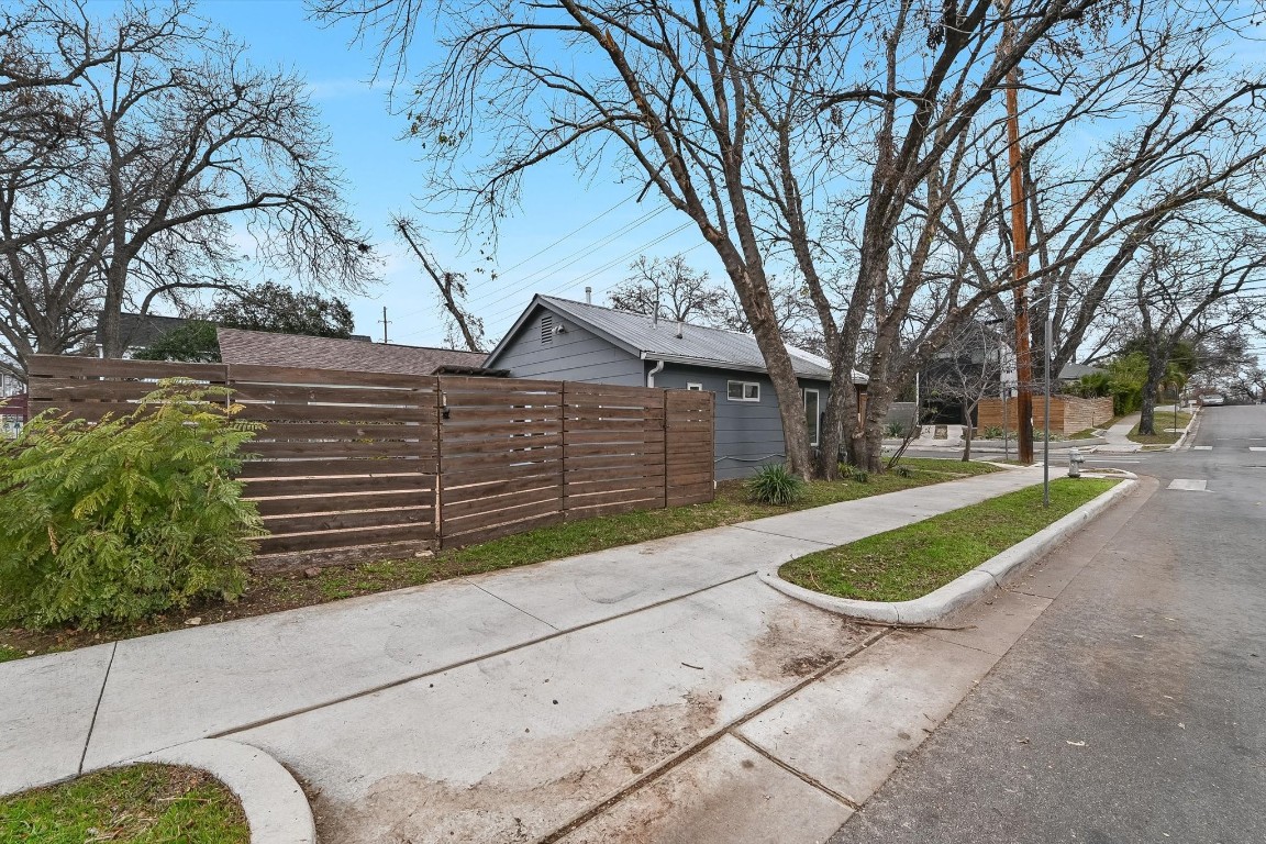 2219 Garden Street , Austin, TX, 78702 | 6032799 | Realty Texas LLC