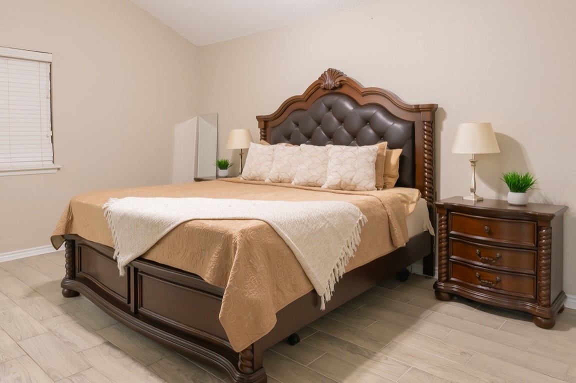 11935 Kemp Hollow Lane , Houston, TX, 77043 | 79575399 | Realty Texas LLC