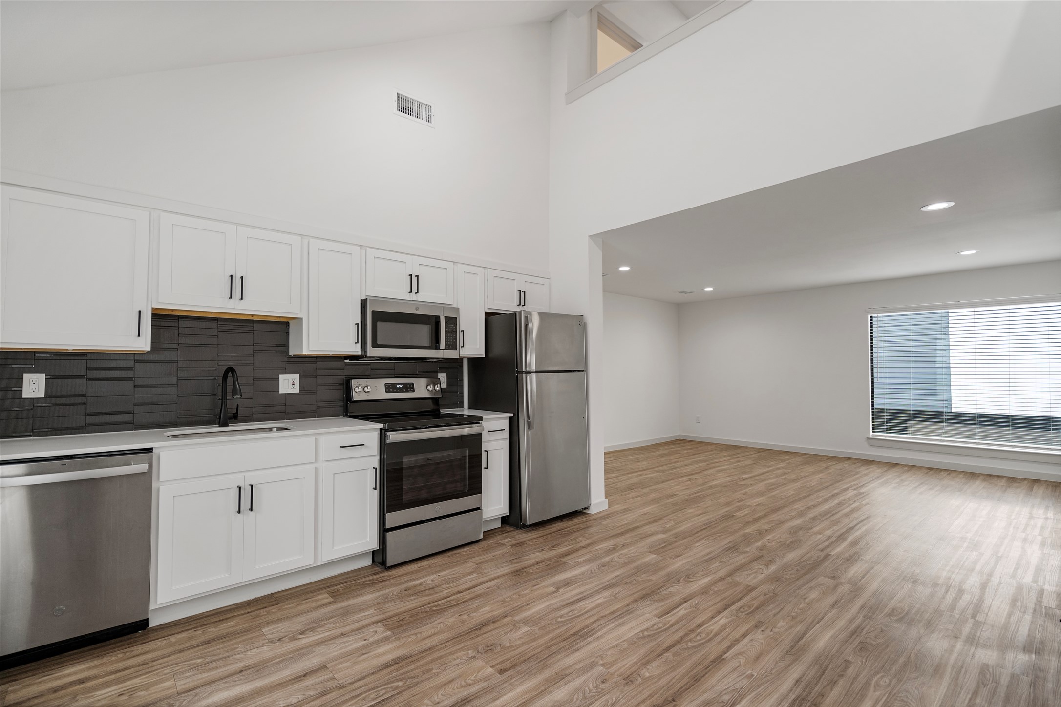 2909 Lucas Drive 208 , Dallas, TX, 75219 | 20823426 | Realty Texas LLC