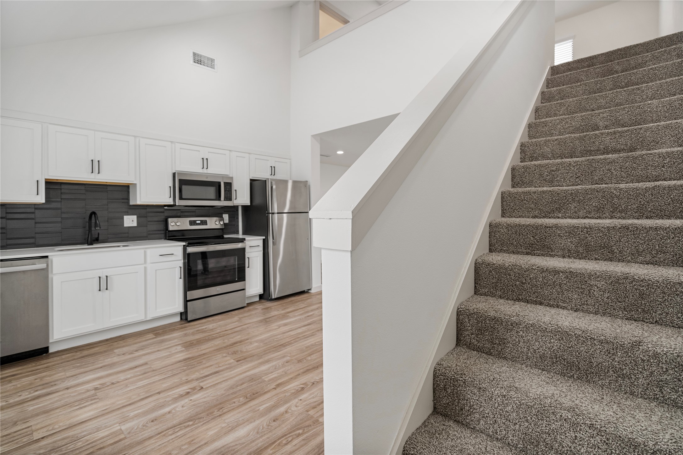 2909 Lucas Drive 208 , Dallas, TX, 75219 | 20823426 | Realty Texas LLC