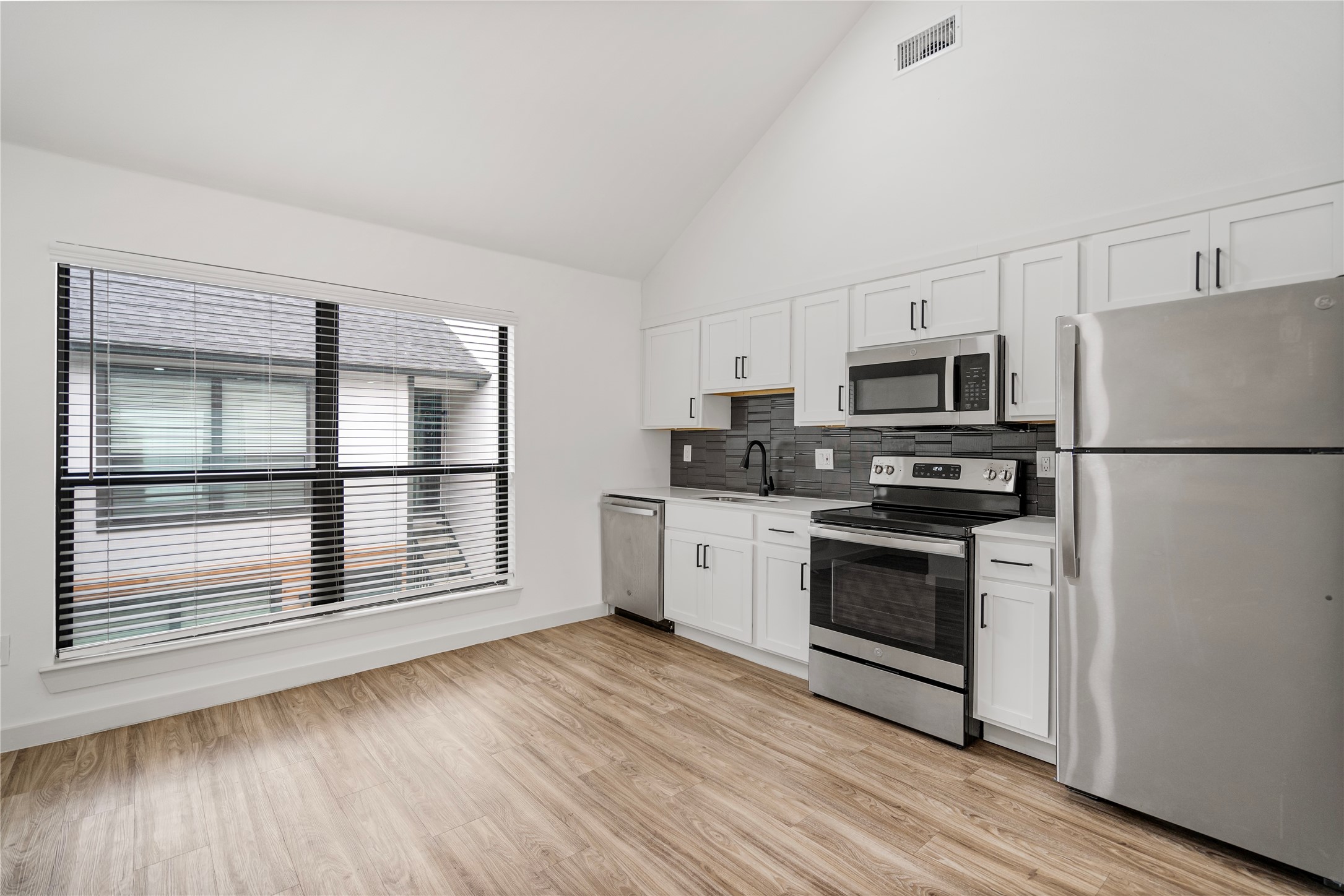 2909 Lucas Drive 208 , Dallas, TX, 75219 | 20823426 | Realty Texas LLC