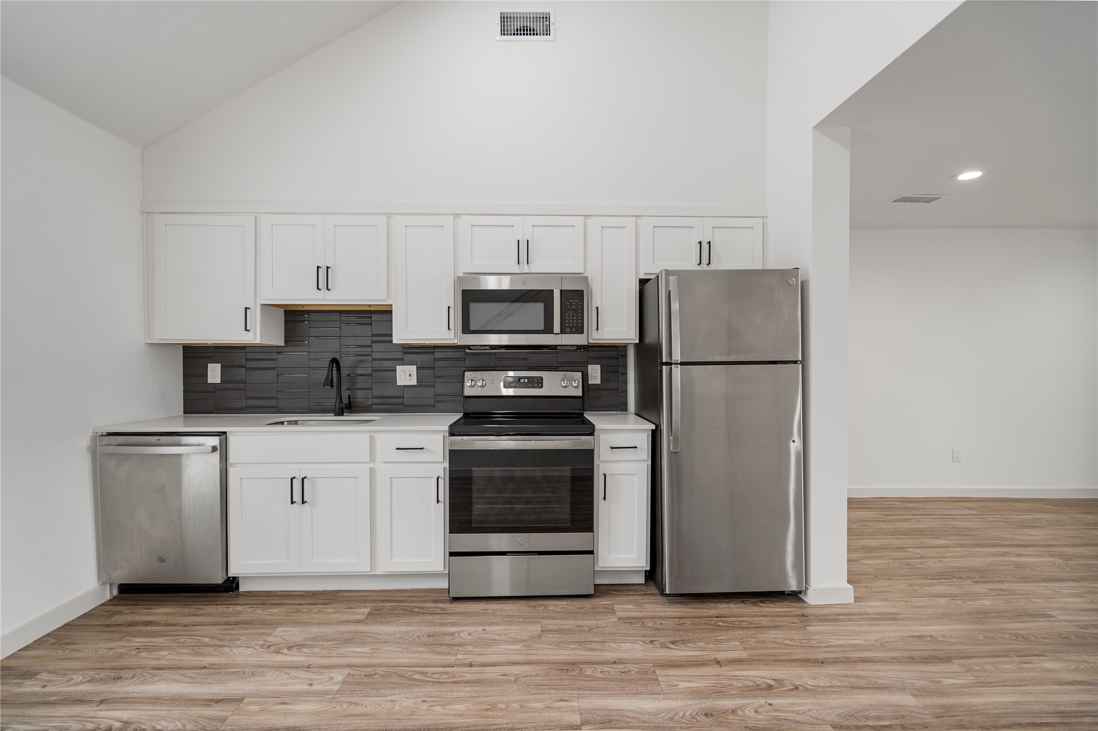 2909 Lucas Drive 208 , Dallas, TX, 75219 | 20823426 | Realty Texas LLC