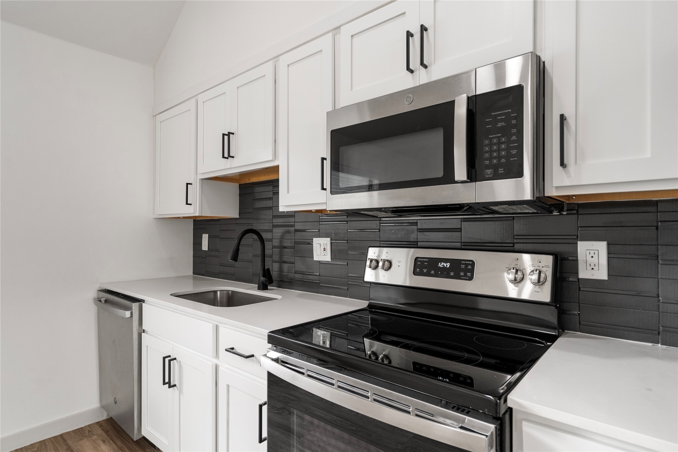 2909 Lucas Drive 208 , Dallas, TX, 75219 | 20823426 | Realty Texas LLC