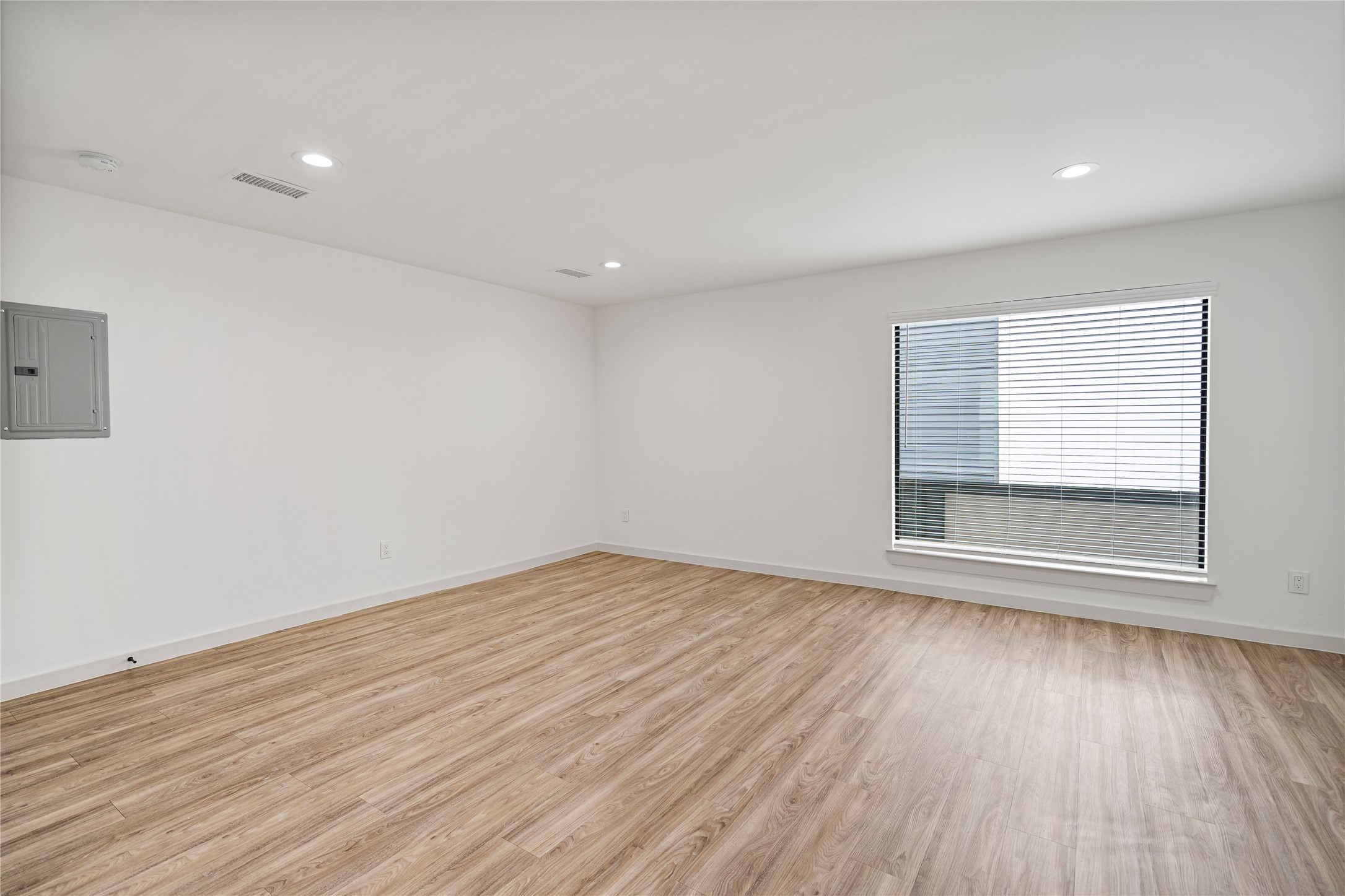 2909 Lucas Drive 208 , Dallas, TX, 75219 | 20823426 | Realty Texas LLC