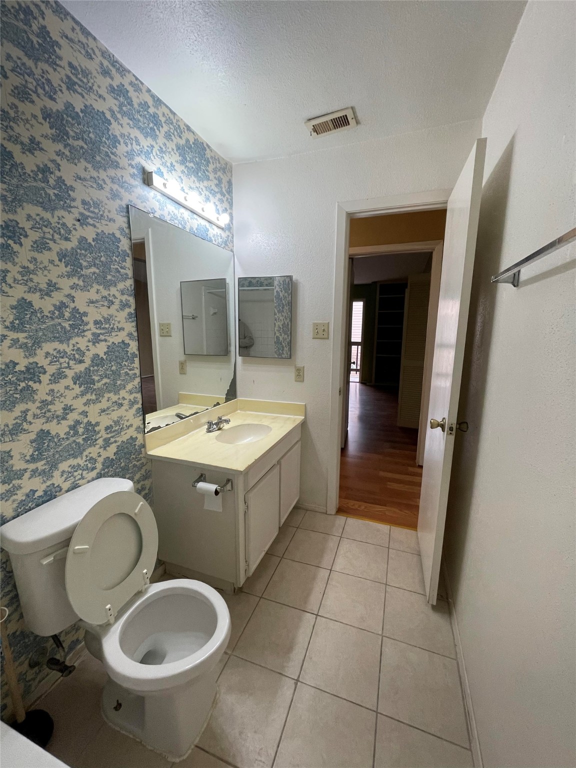 10555 Turtlewood Court 701 , Houston, TX, 77072 | 60359677 | Realty Texas LLC