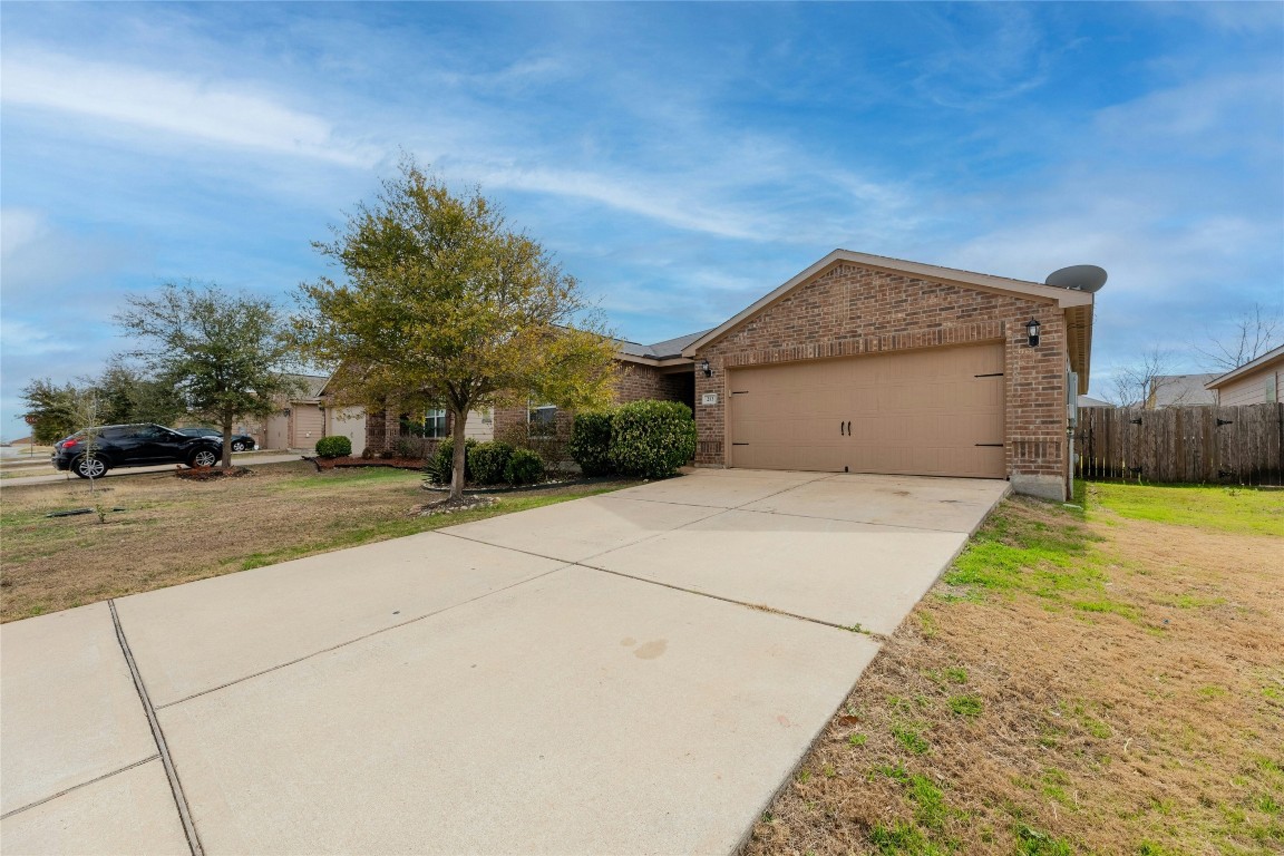 213 J E Brown Drive, Jarrell, TX, 76537 | 1950565 | Realty Texas LLC
