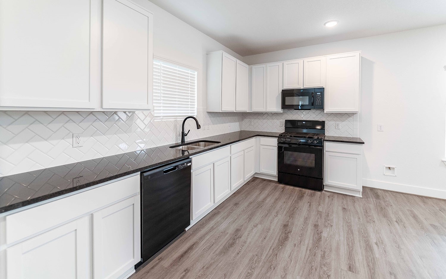 1934 Middle Pass Lane , Angleton, TX, 77515 | 56133543 | Realty Texas LLC