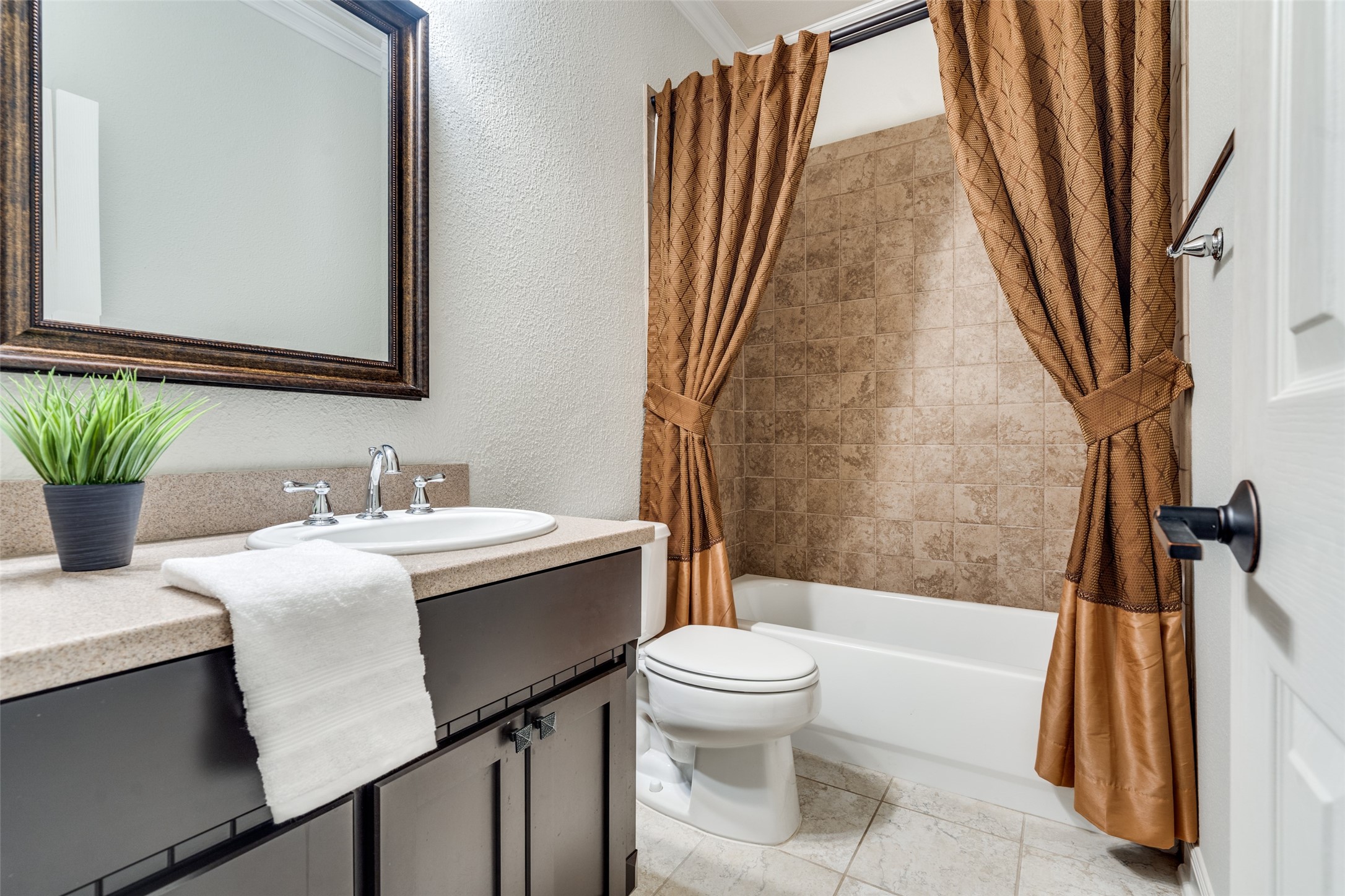 14901 Towne Lake Circle , Addison, TX, 75001 | 20830493 | Realty Texas LLC
