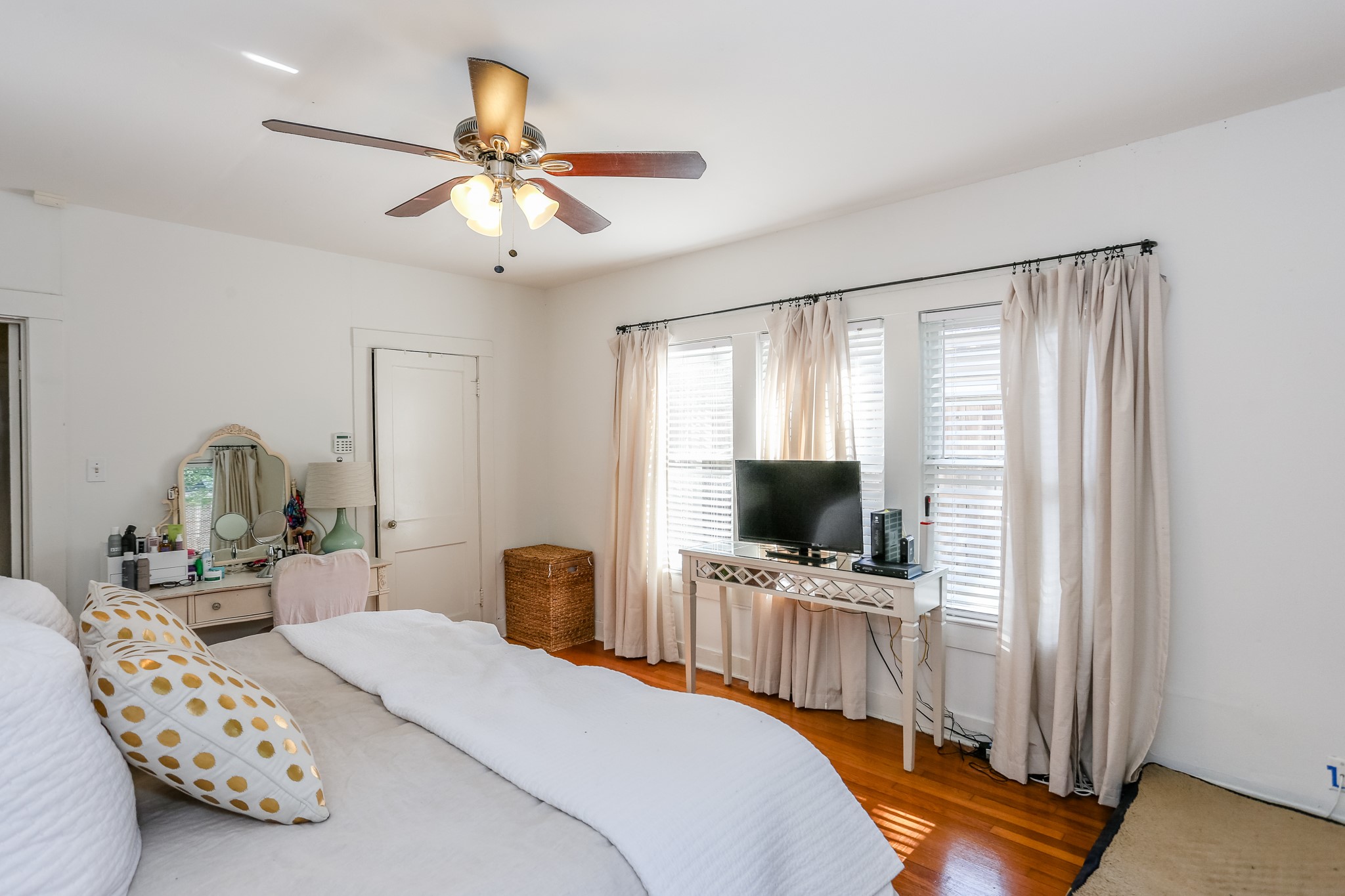 1824 Kipling Street , Houston, TX, 77098 | 97593216 | Realty Texas LLC
