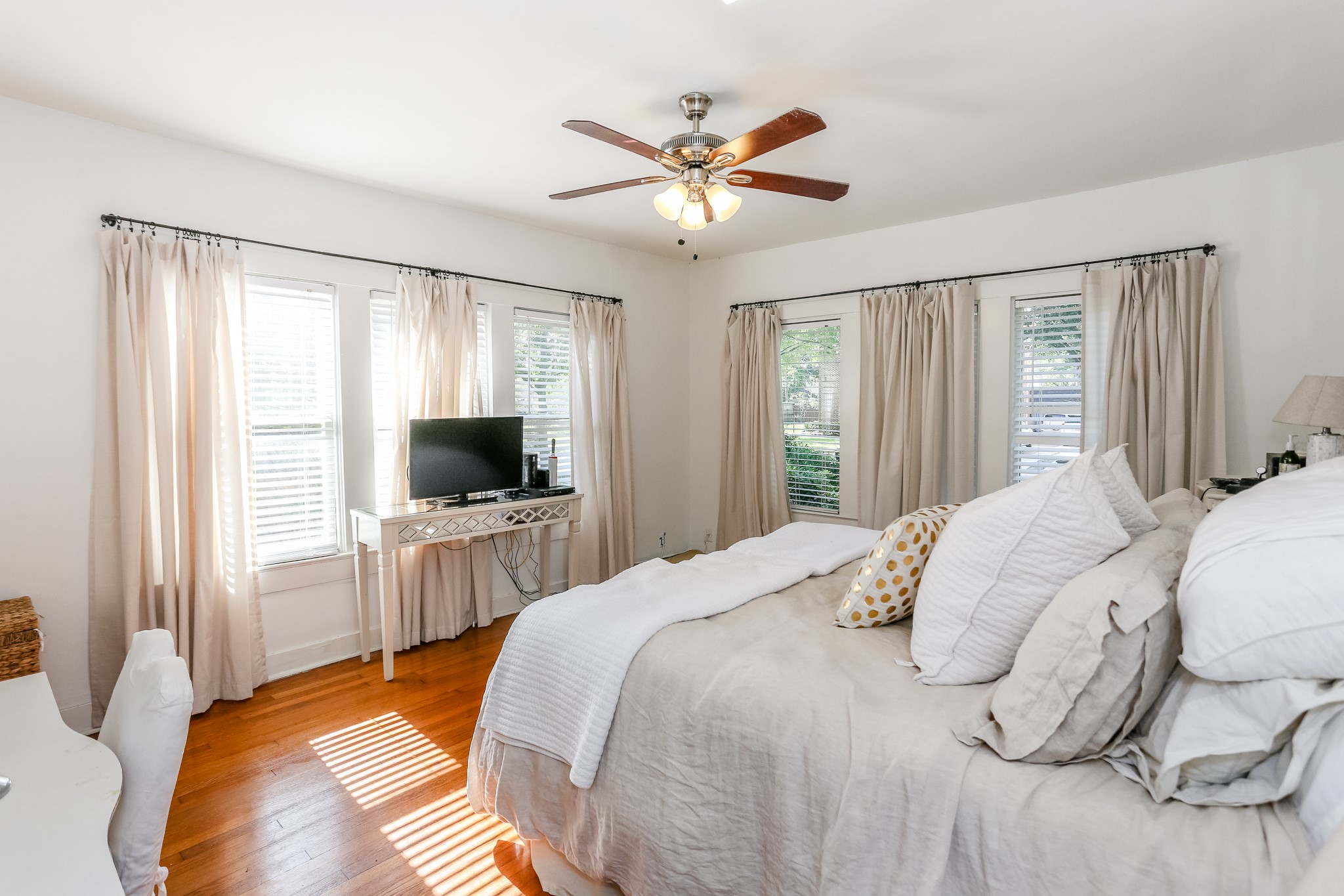 1824 Kipling Street , Houston, TX, 77098 | 97593216 | Realty Texas LLC