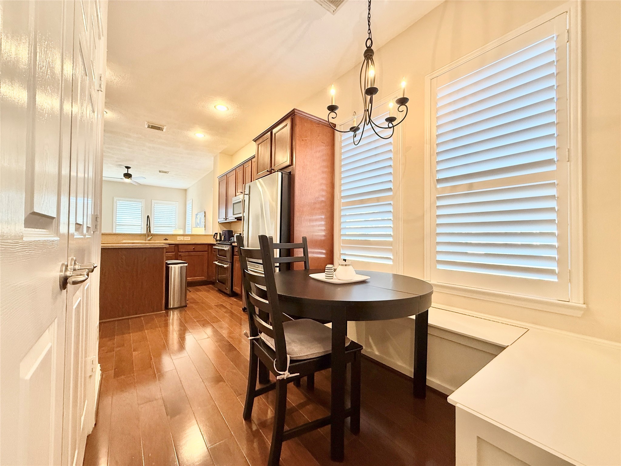 98 W Montfair Boulevard , The Woodlands, TX, 77382 | 59062921 | Realty Texas LLC