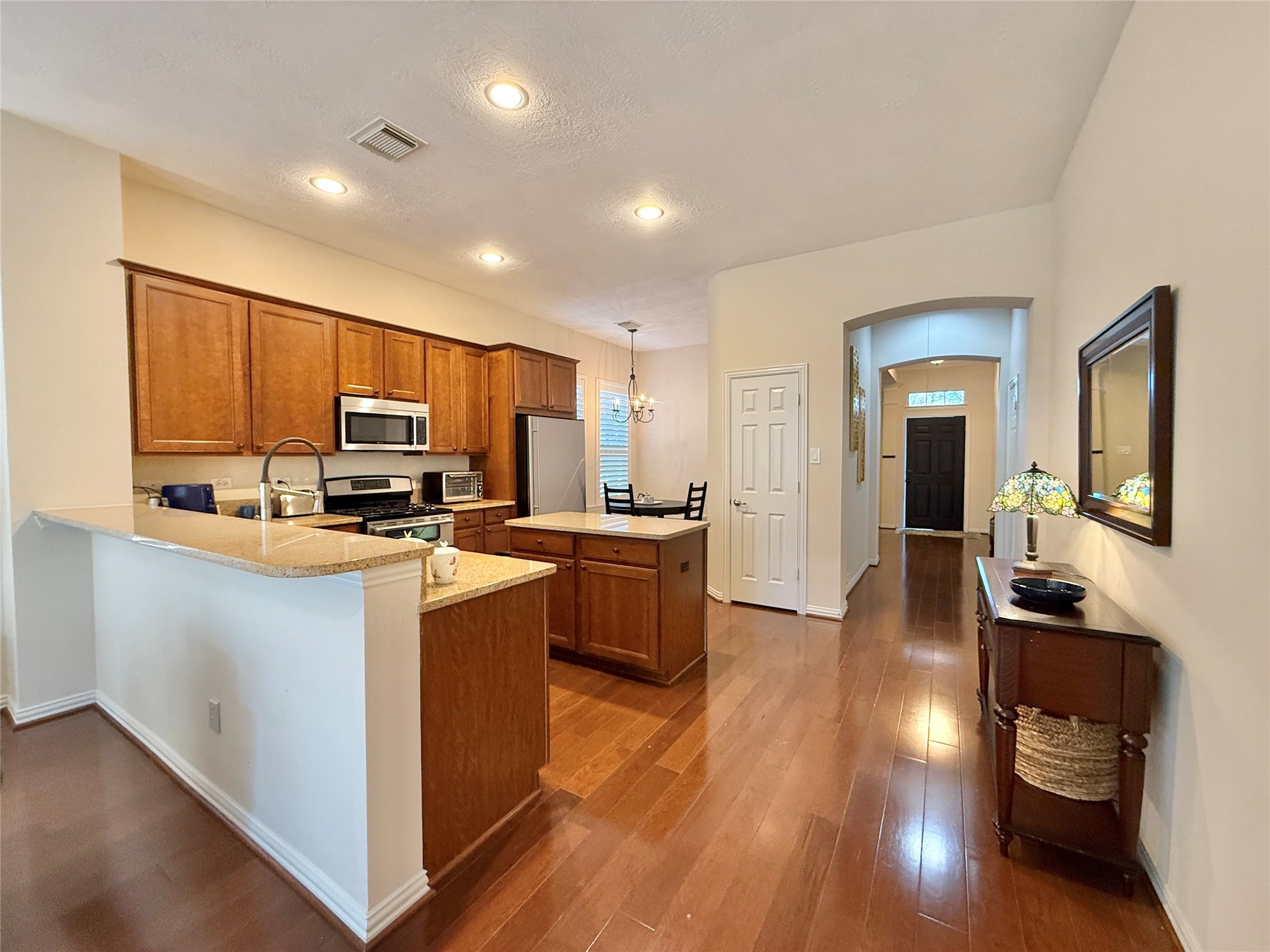 98 W Montfair Boulevard , The Woodlands, TX, 77382 | 59062921 | Realty Texas LLC
