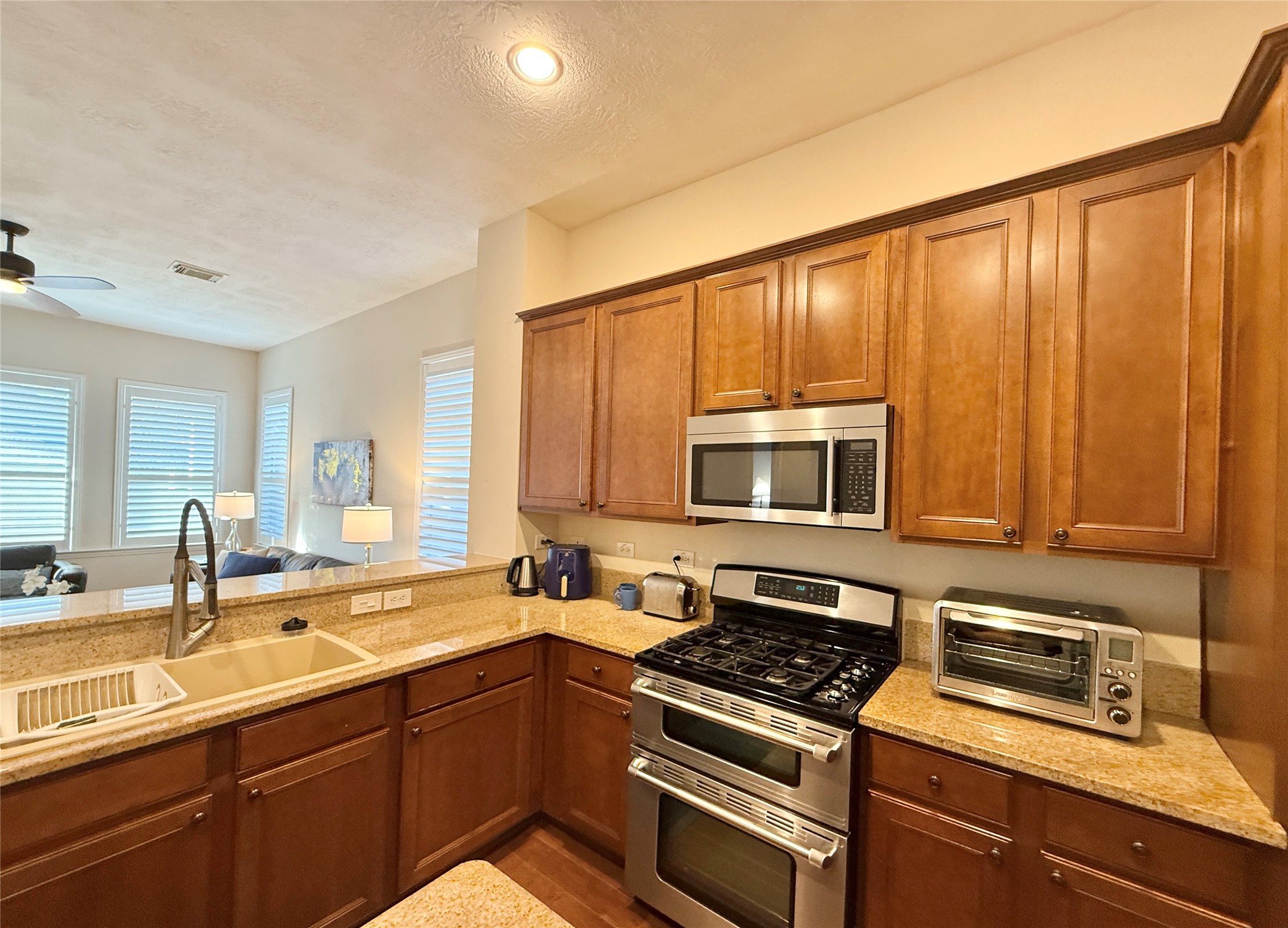 98 W Montfair Boulevard , The Woodlands, TX, 77382 | 59062921 | Realty Texas LLC