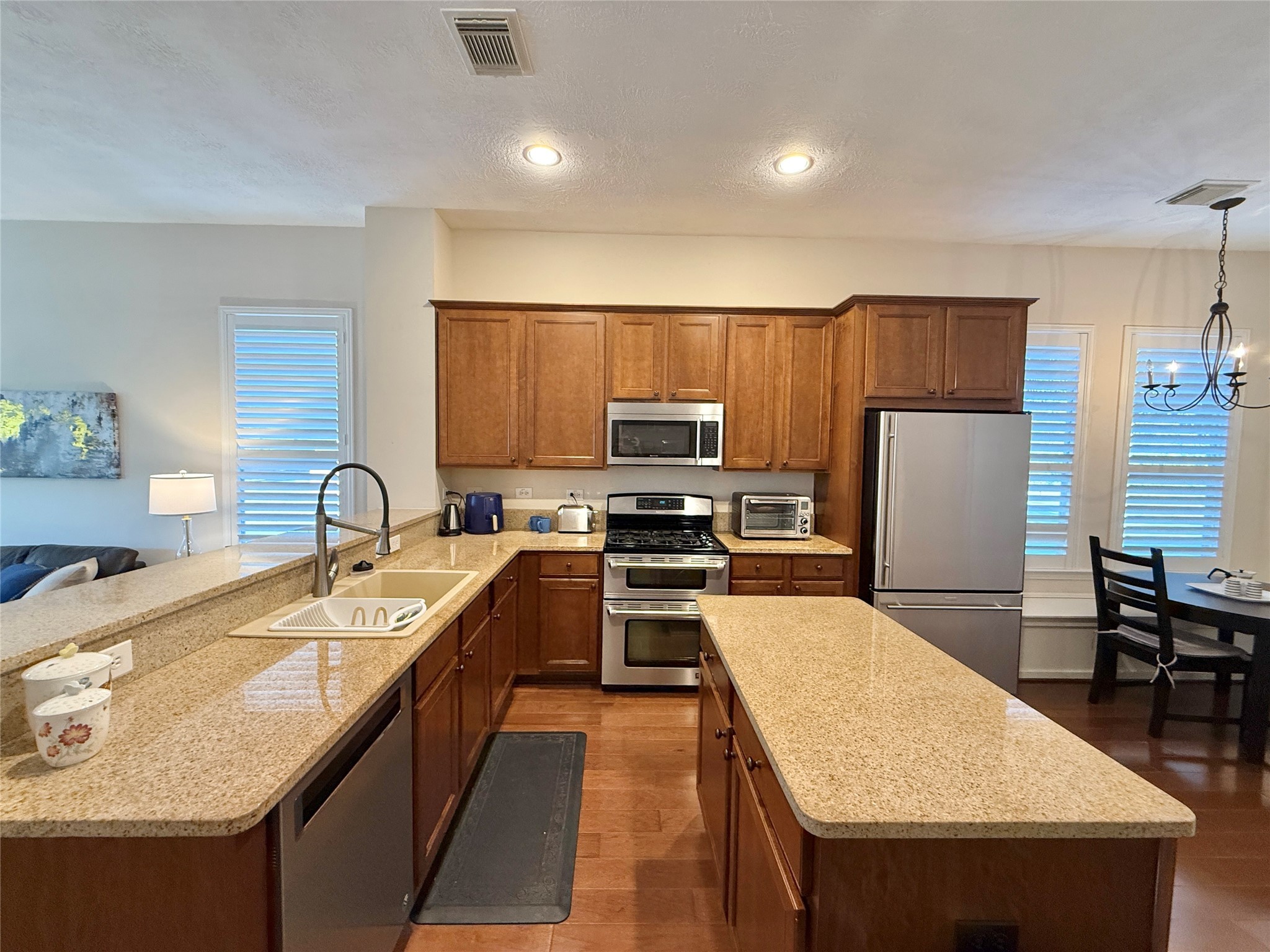 98 W Montfair Boulevard , The Woodlands, TX, 77382 | 59062921 | Realty Texas LLC