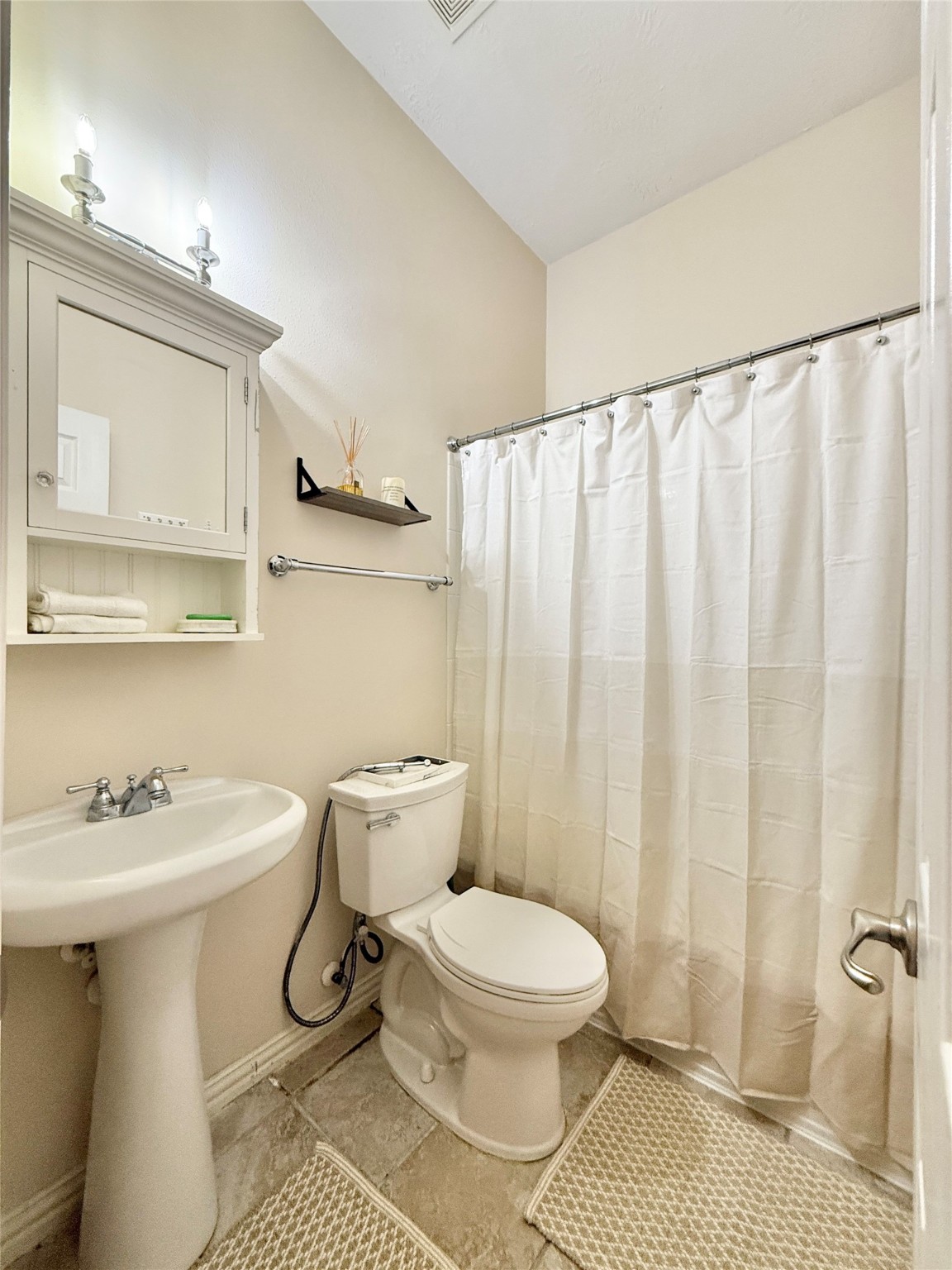 98 W Montfair Boulevard , The Woodlands, TX, 77382 | 59062921 | Realty Texas LLC