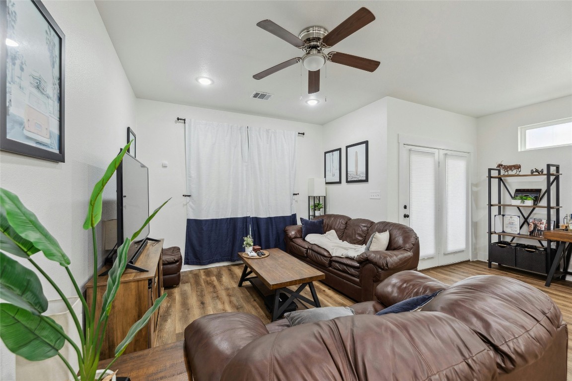 1952 Royal Loop, Belton, TX, 76513 | 6158606 | Realty Texas LLC