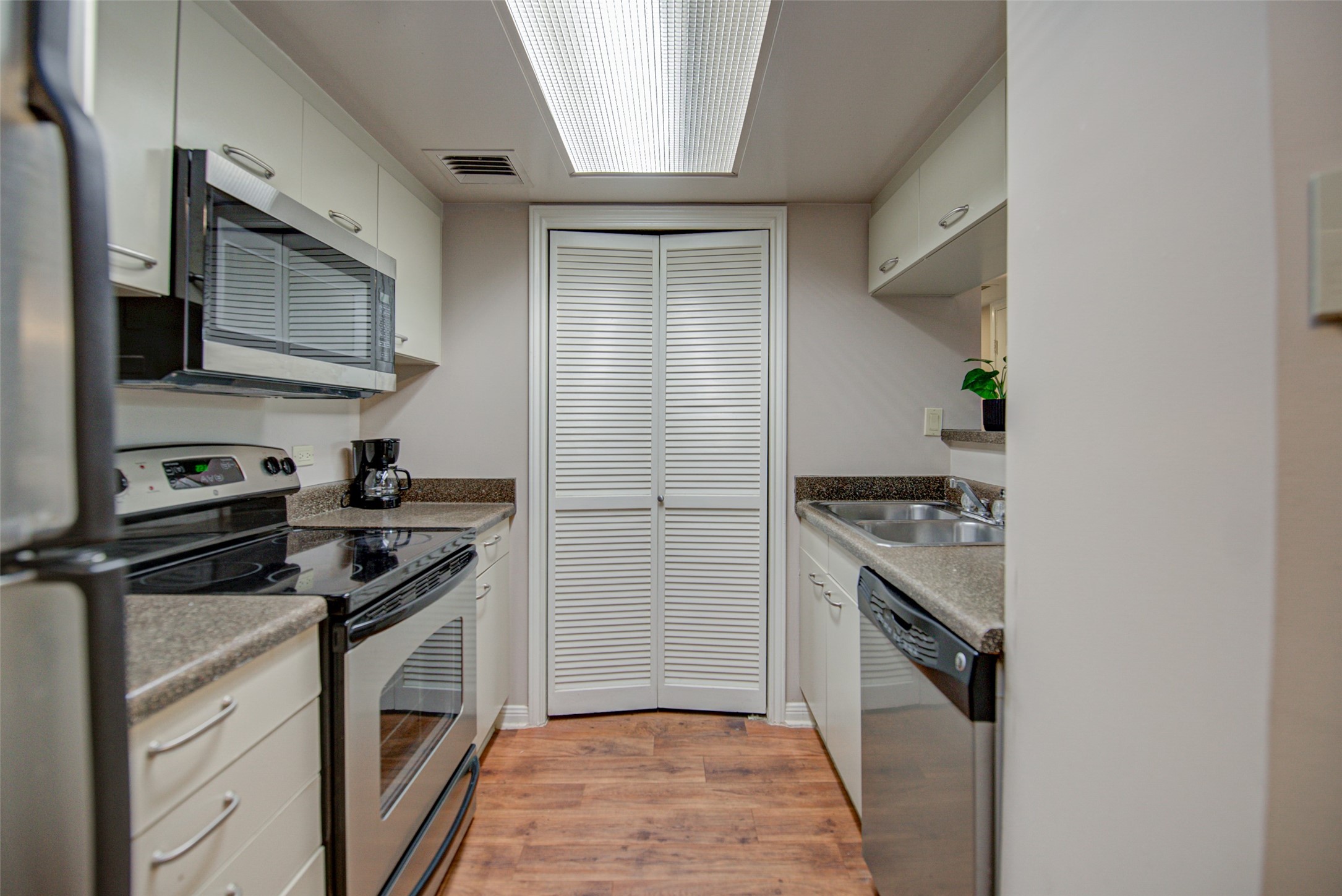 3525 Sage Road 407 , Houston, TX, 77056 | 98238091 | Realty Texas LLC