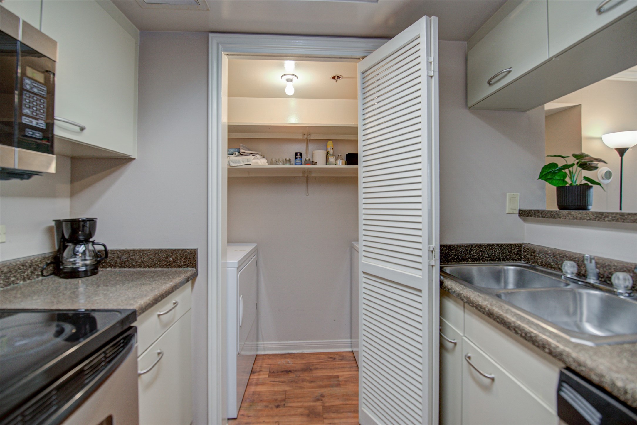 3525 Sage Road 407 , Houston, TX, 77056 | 98238091 | Realty Texas LLC