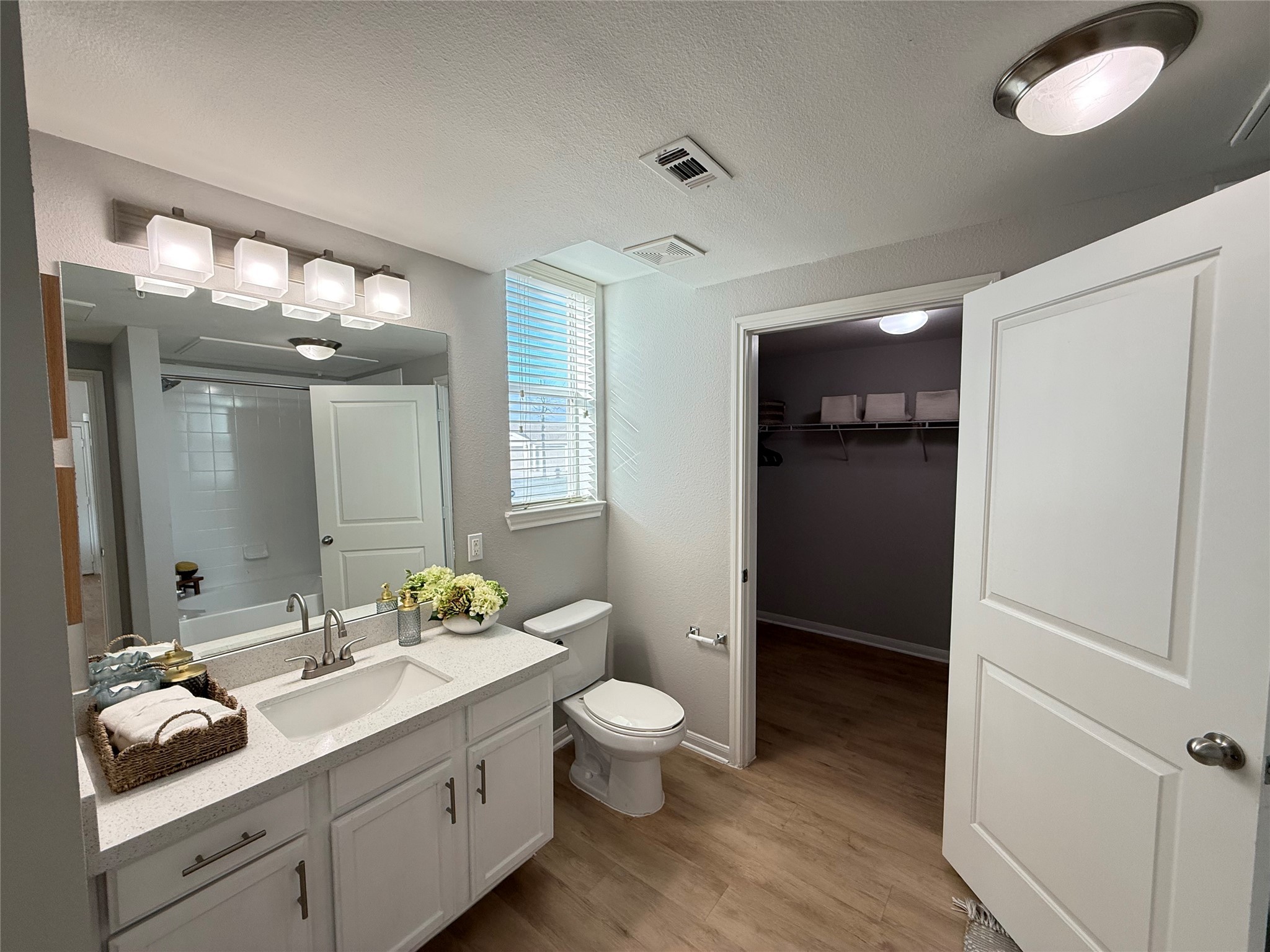 14807 Woodland Hills Drive B2F2208 , Humble, TX, 77396 | 94330900 | Realty Texas LLC