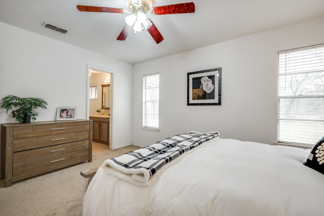 611 Segundo Drive , Runaway Bay, TX, 76426 | 20838180 | Realty Texas LLC