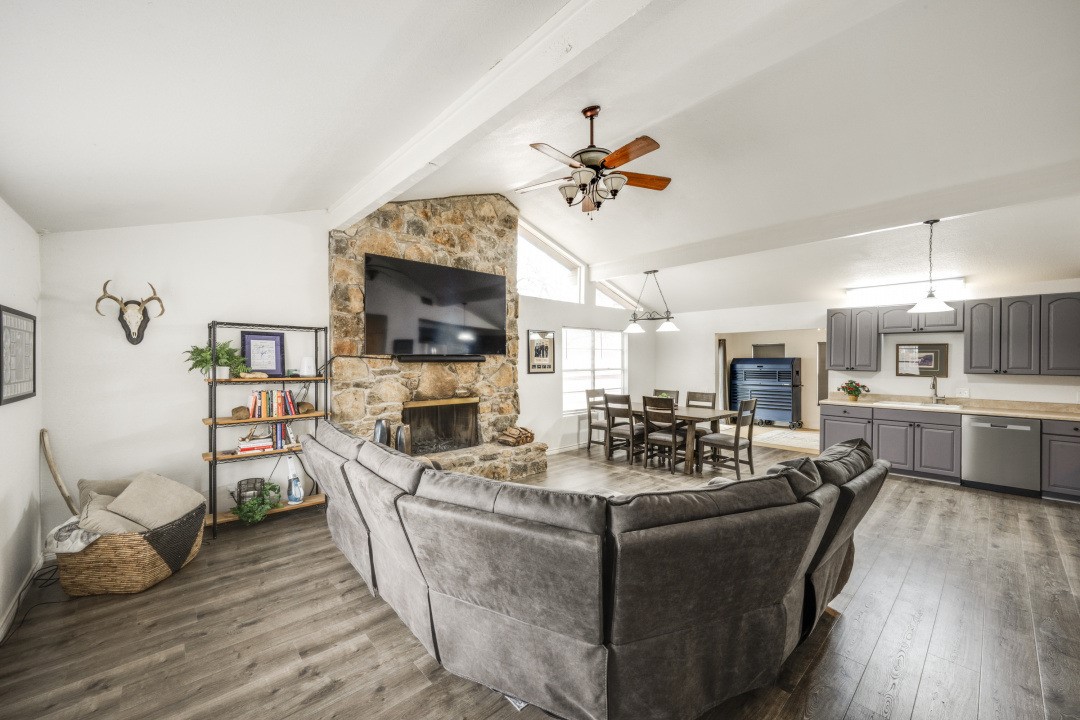 611 Segundo Drive , Runaway Bay, TX, 76426 | 20838180 | Realty Texas LLC