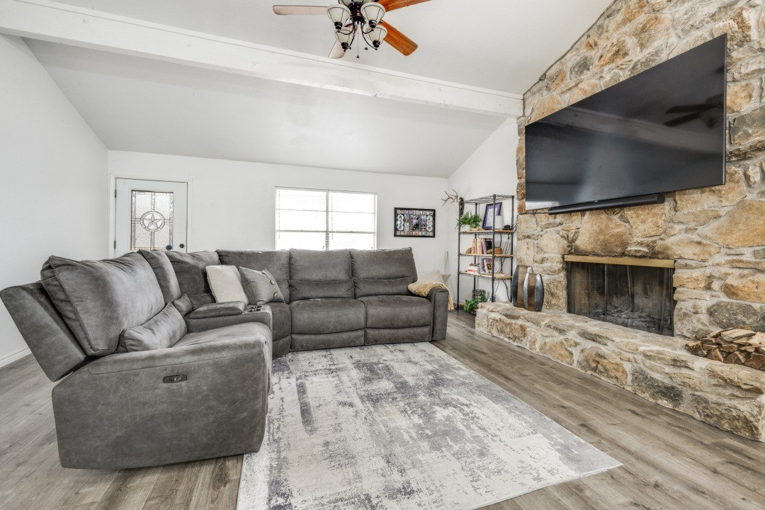 611 Segundo Drive , Runaway Bay, TX, 76426 | 20838180 | Realty Texas LLC