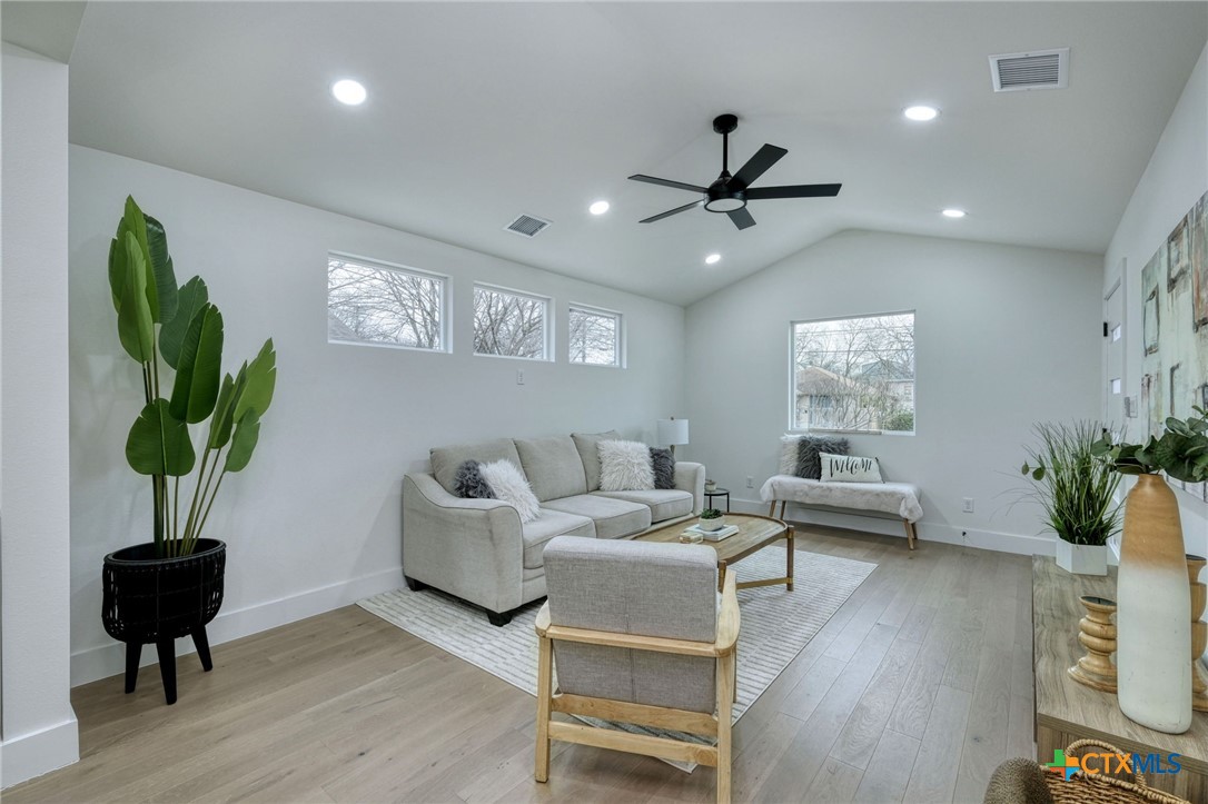 Sold: 908 E 51st Street Blog Image Banner