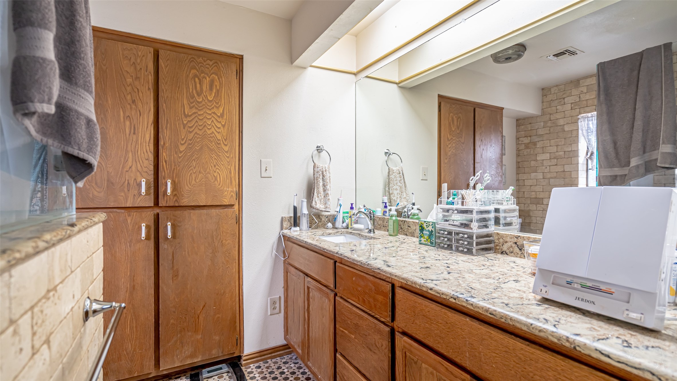5014 Tahoka Drive , De Cordova, TX, 76049 | 20843900 | Realty Texas LLC