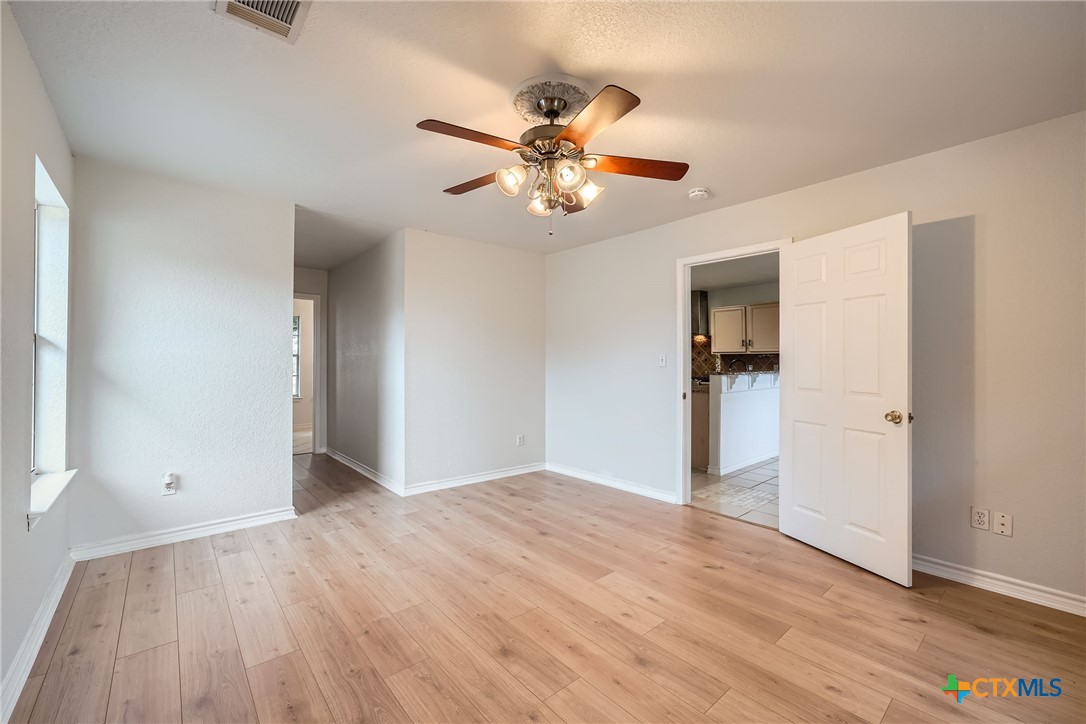 1301 Southwood Hills Drive , Taylor, TX, 76574 | 569359 | Realty Texas LLC